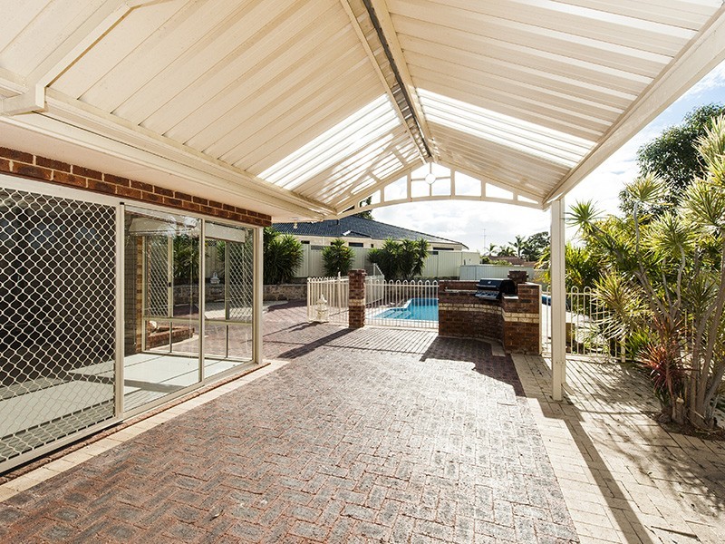 2 Hibiscus Rise, Halls Head WA 6210