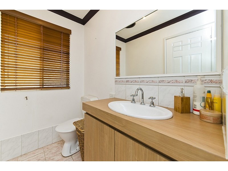 2 Hibiscus Rise, Halls Head WA 6210