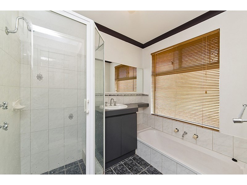 2 Hibiscus Rise, Halls Head WA 6210