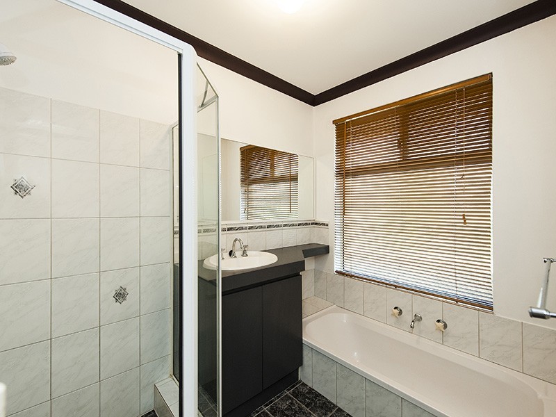 2 Hibiscus Rise, Halls Head WA 6210