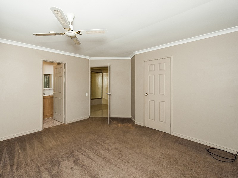 2 Hibiscus Rise, Halls Head WA 6210