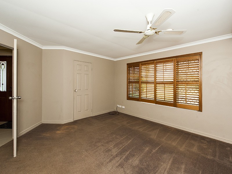 2 Hibiscus Rise, Halls Head WA 6210