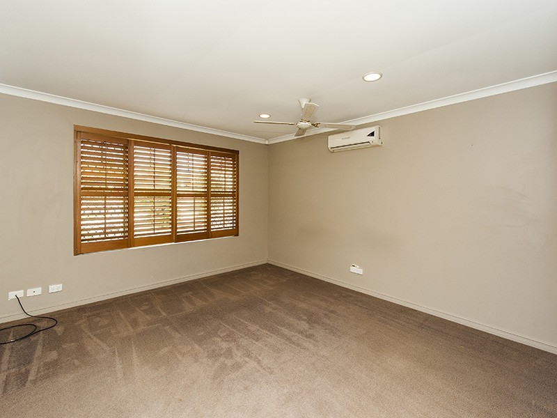 2 Hibiscus Rise, Halls Head WA 6210