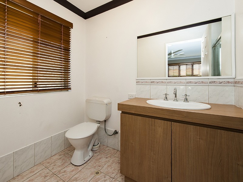 2 Hibiscus Rise, Halls Head WA 6210