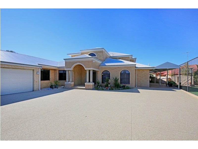 42 Santavea Mews, Halls Head WA 6210