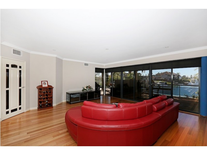 42 Santavea Mews, Halls Head WA 6210