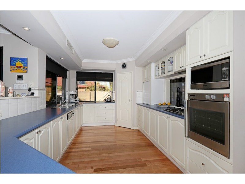 42 Santavea Mews, Halls Head WA 6210