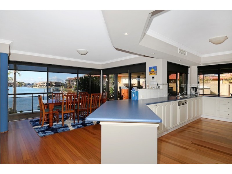 42 Santavea Mews, Halls Head WA 6210