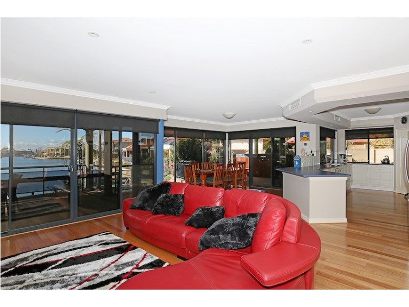 42 Santavea Mews, Halls Head WA 6210