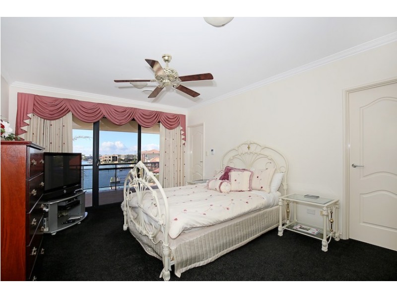 42 Santavea Mews, Halls Head WA 6210