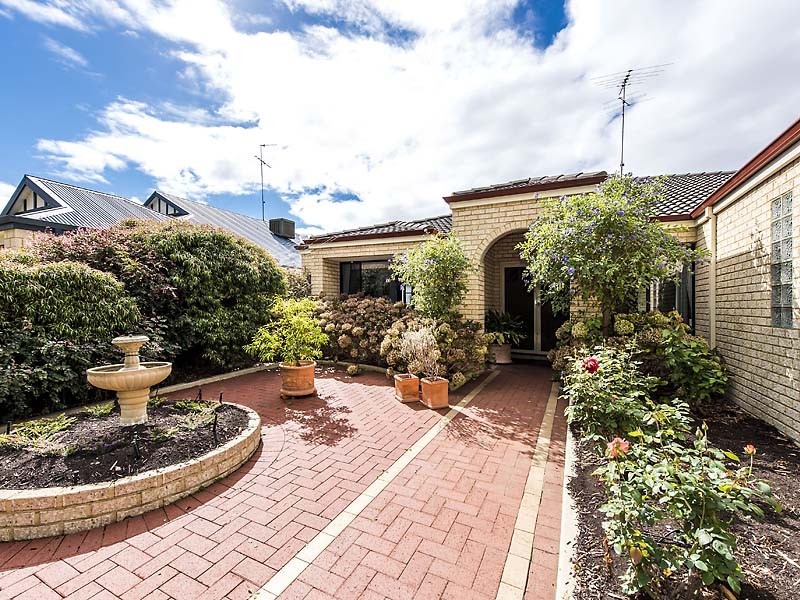 3 Heather Gardens, Halls Head WA 6210