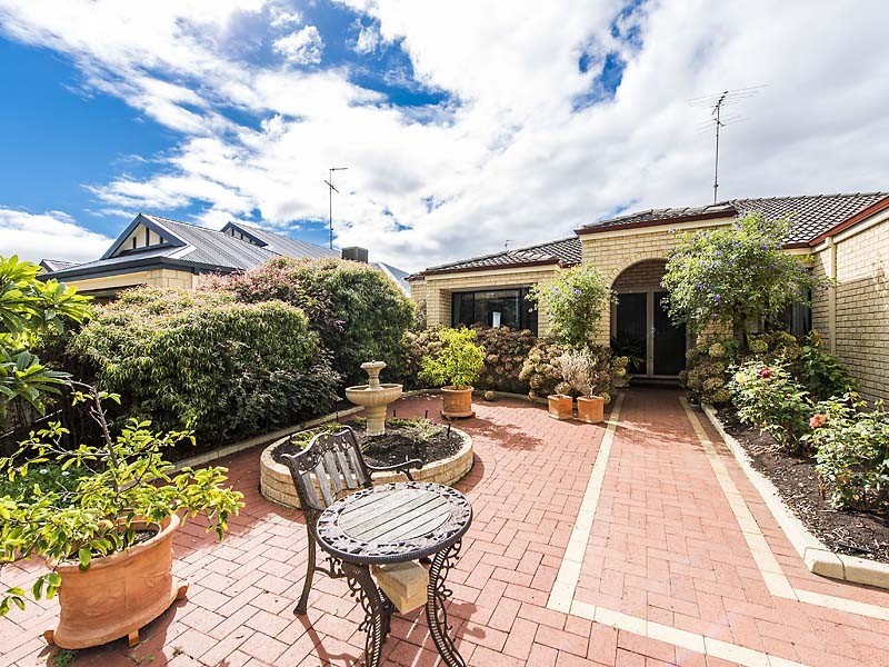 3 Heather Gardens, Halls Head WA 6210