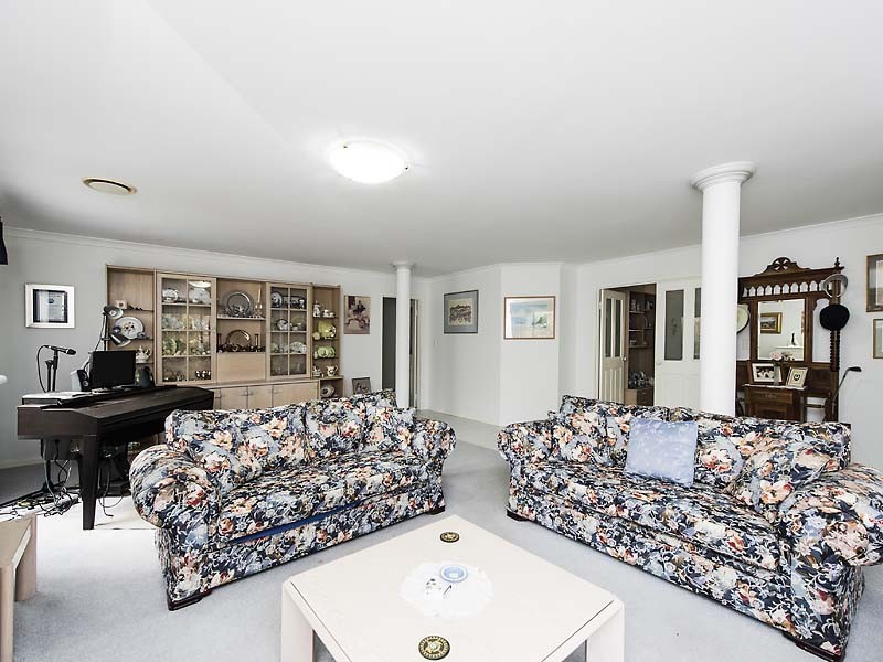 3 Heather Gardens, Halls Head WA 6210