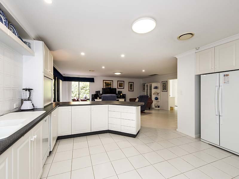 3 Heather Gardens, Halls Head WA 6210