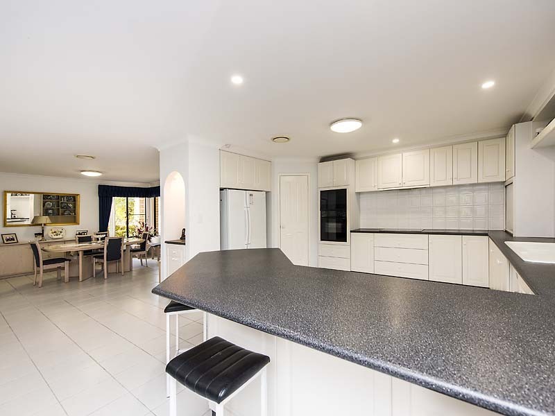 3 Heather Gardens, Halls Head WA 6210