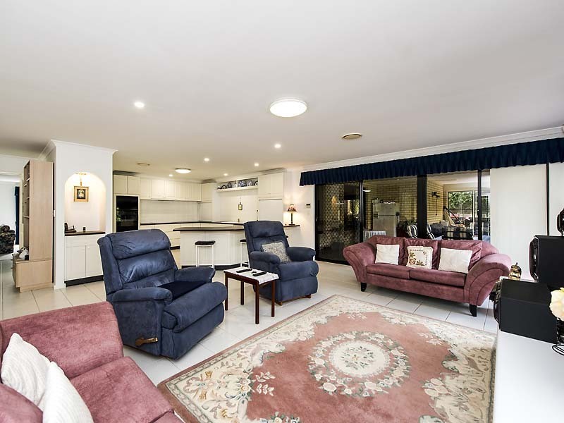 3 Heather Gardens, Halls Head WA 6210