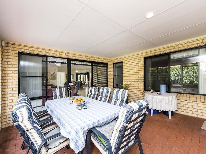 3 Heather Gardens, Halls Head WA 6210