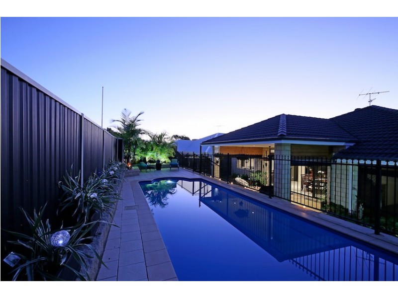 37 Bookleaf Loop, Halls Head WA 6210