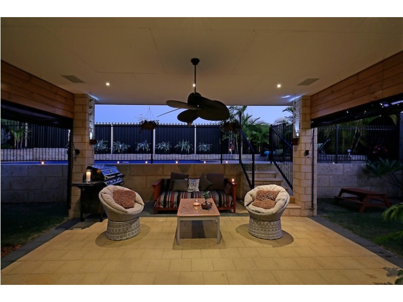 37 Bookleaf Loop, Halls Head WA 6210