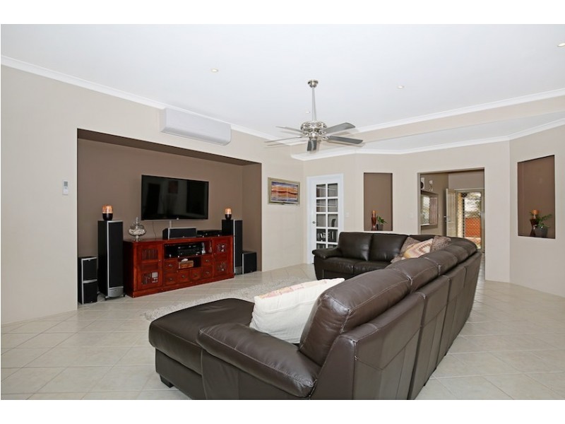 37 Bookleaf Loop, Halls Head WA 6210