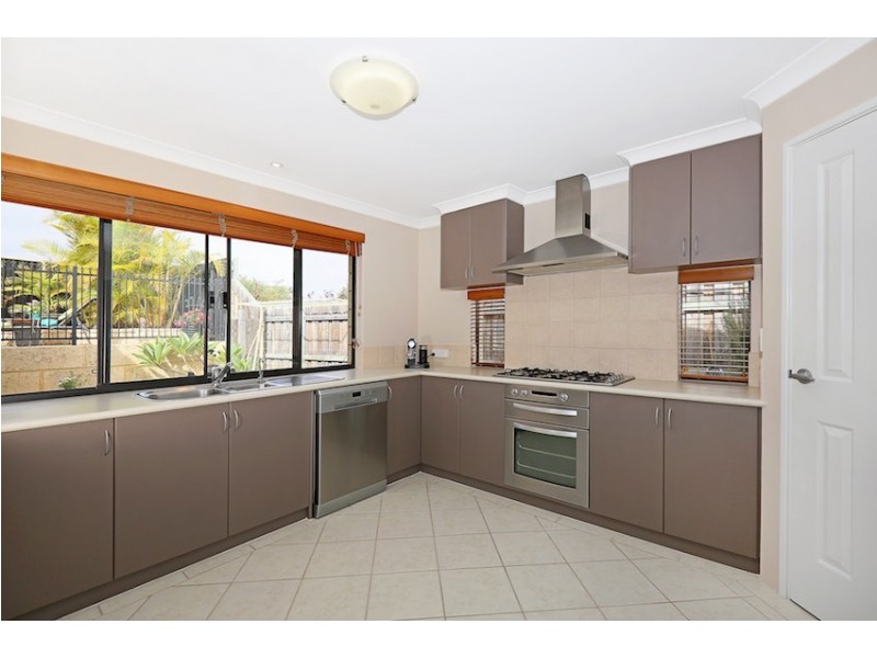 37 Bookleaf Loop, Halls Head WA 6210