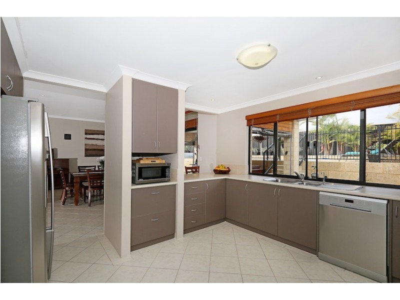 37 Bookleaf Loop, Halls Head WA 6210