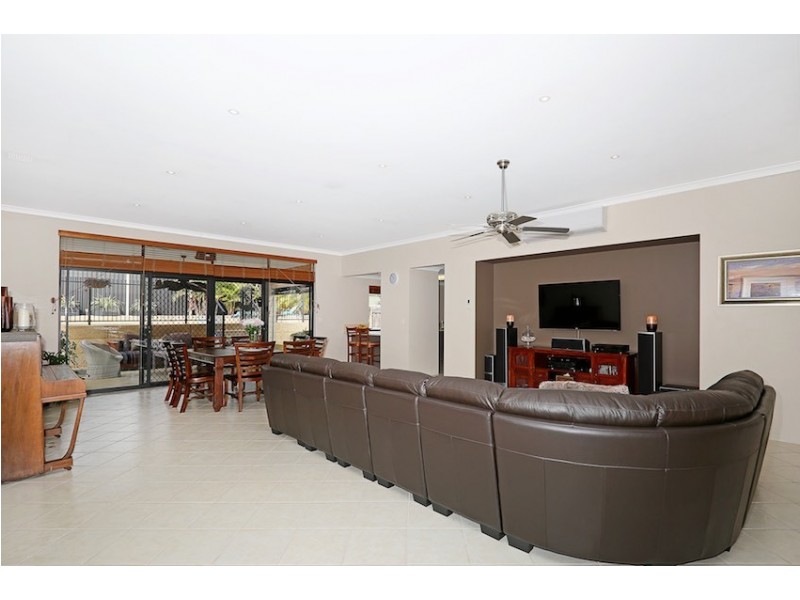 37 Bookleaf Loop, Halls Head WA 6210