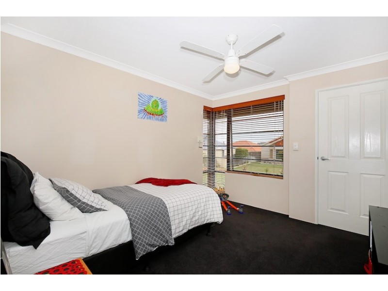 37 Bookleaf Loop, Halls Head WA 6210