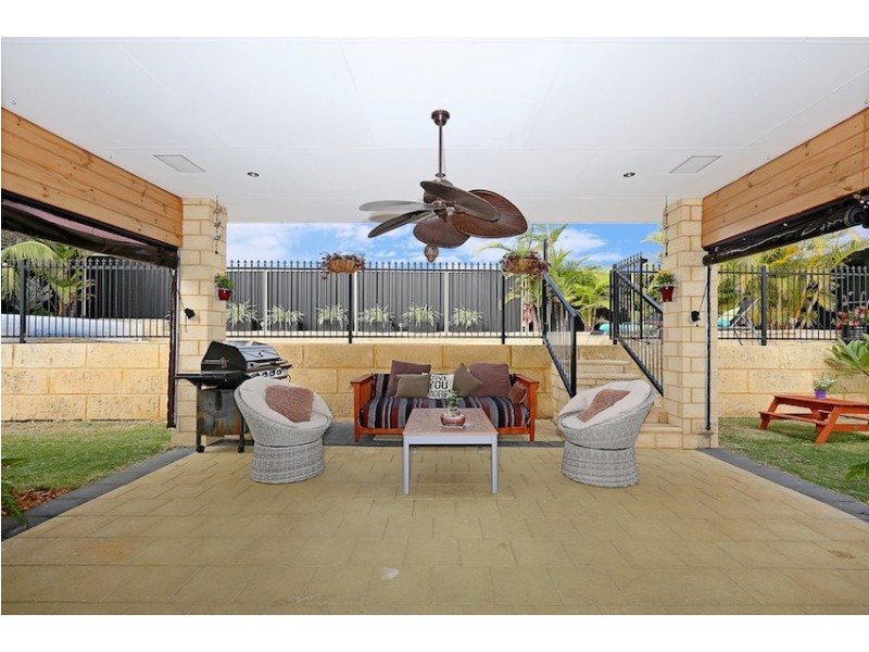 37 Bookleaf Loop, Halls Head WA 6210