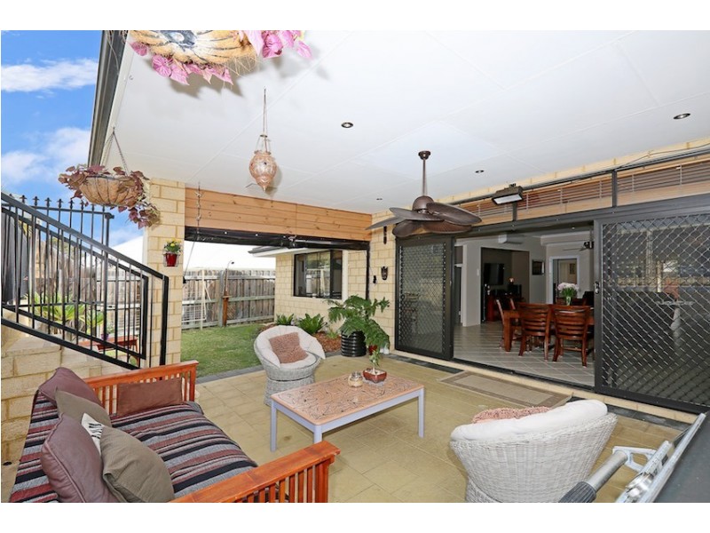 37 Bookleaf Loop, Halls Head WA 6210