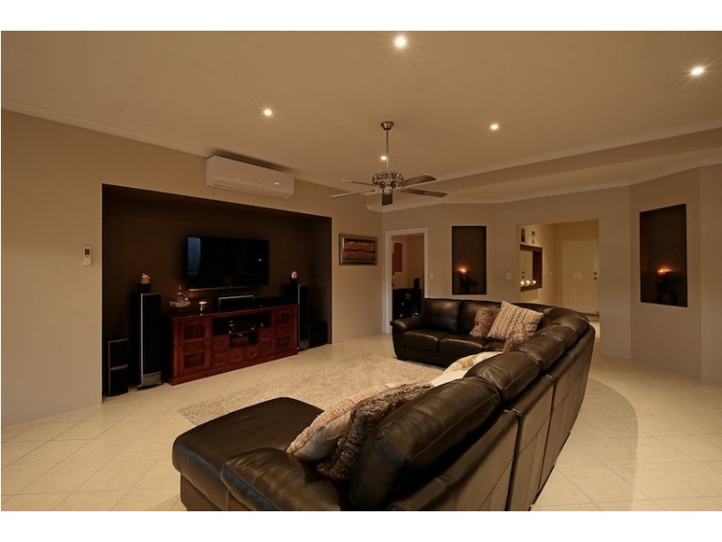 37 Bookleaf Loop, Halls Head WA 6210