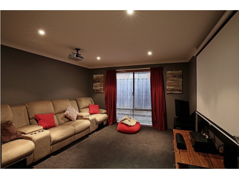 37 Bookleaf Loop, Halls Head WA 6210