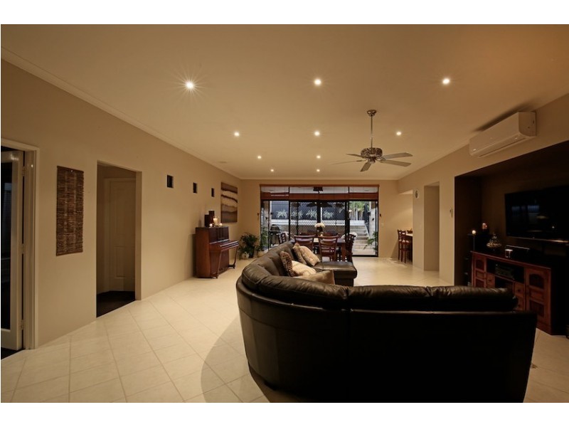 37 Bookleaf Loop, Halls Head WA 6210