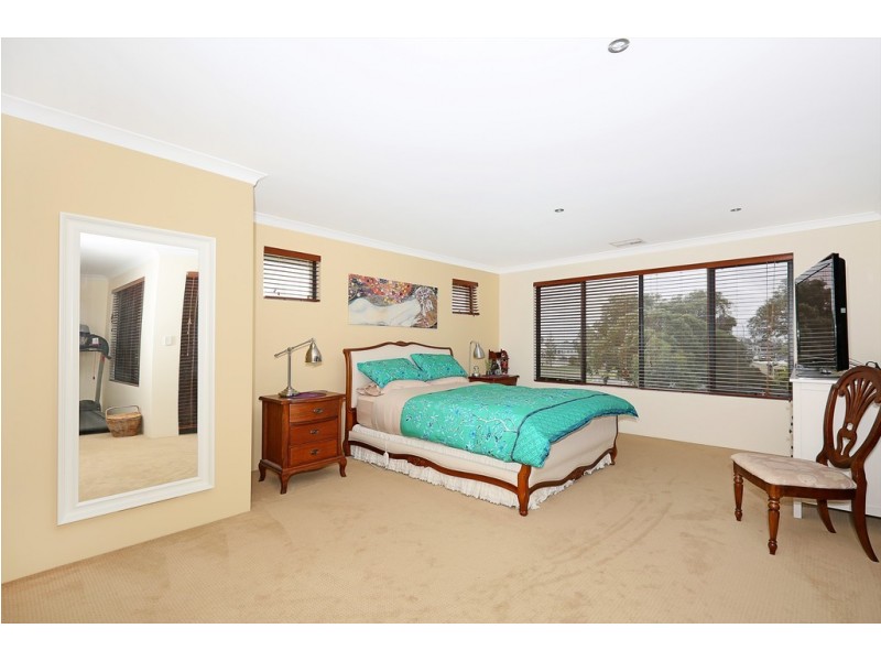 96 McLarty Road, Halls Head WA 6210