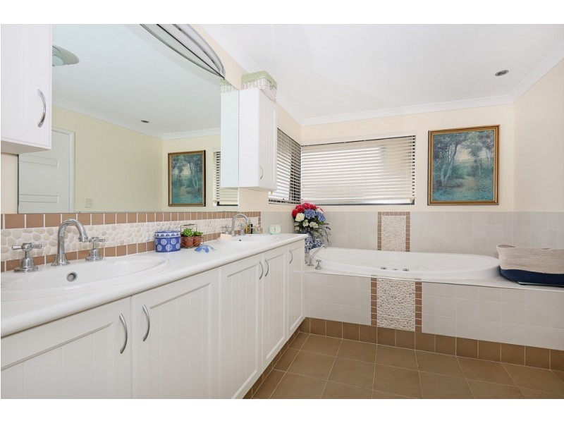 96 McLarty Road, Halls Head WA 6210