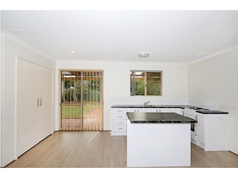 1 Scrivener Place, Halls Head WA 6210