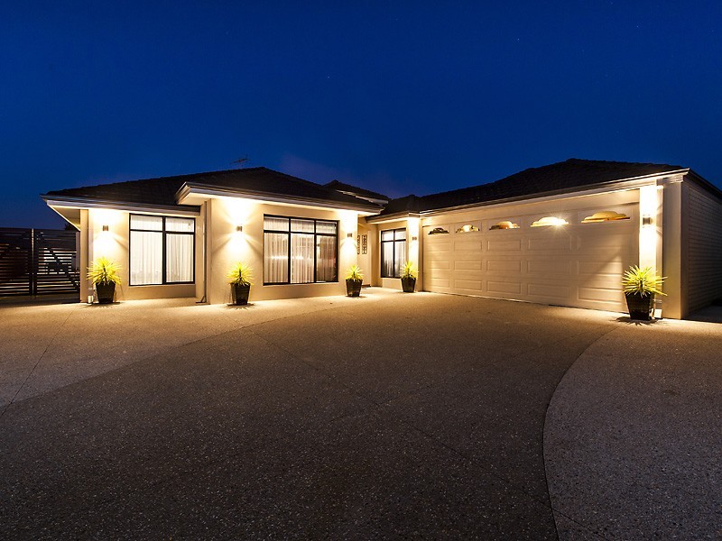 51 Marsdenia Road, Halls Head WA 6210