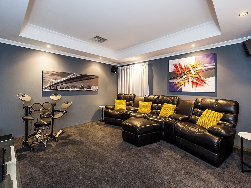 51 Marsdenia Road, Halls Head WA 6210