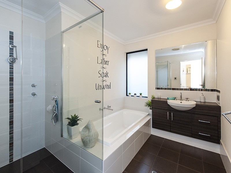 51 Marsdenia Road, Halls Head WA 6210