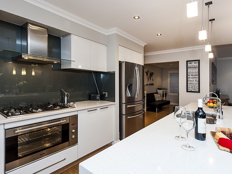 51 Marsdenia Road, Halls Head WA 6210