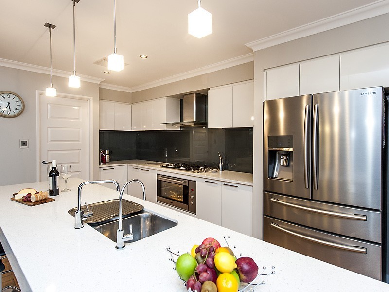 51 Marsdenia Road, Halls Head WA 6210