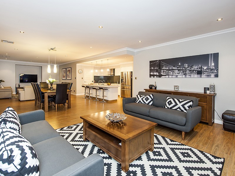 51 Marsdenia Road, Halls Head WA 6210