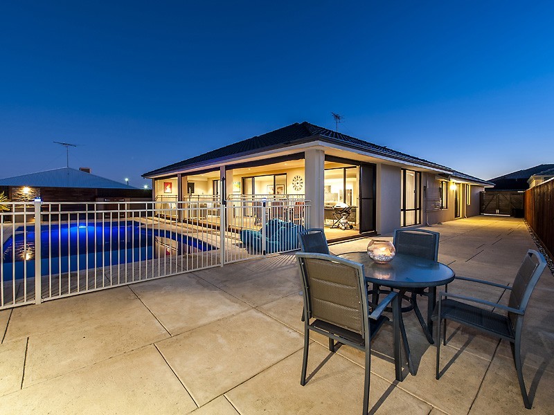 51 Marsdenia Road, Halls Head WA 6210