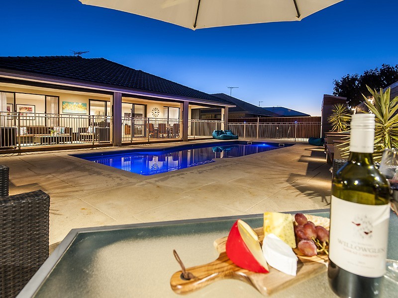 51 Marsdenia Road, Halls Head WA 6210