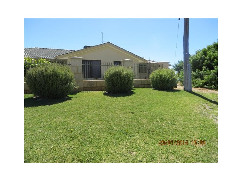 8 Sussex Place, Halls Head WA 6210