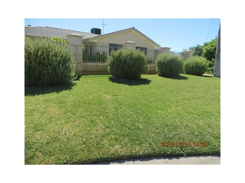 8 Sussex Place, Halls Head WA 6210