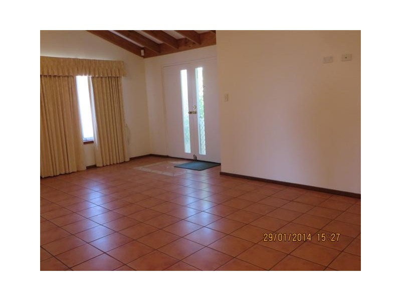 8 Sussex Place, Halls Head WA 6210