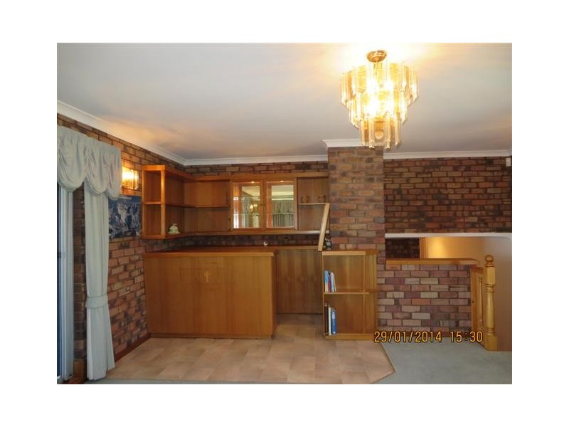 8 Sussex Place, Halls Head WA 6210