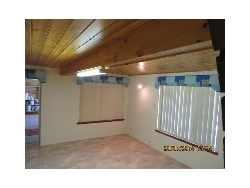 8 Sussex Place, Halls Head WA 6210