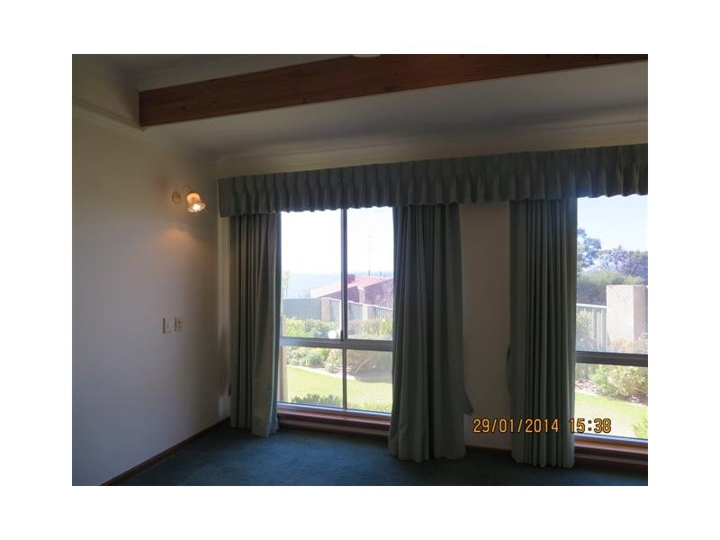 8 Sussex Place, Halls Head WA 6210